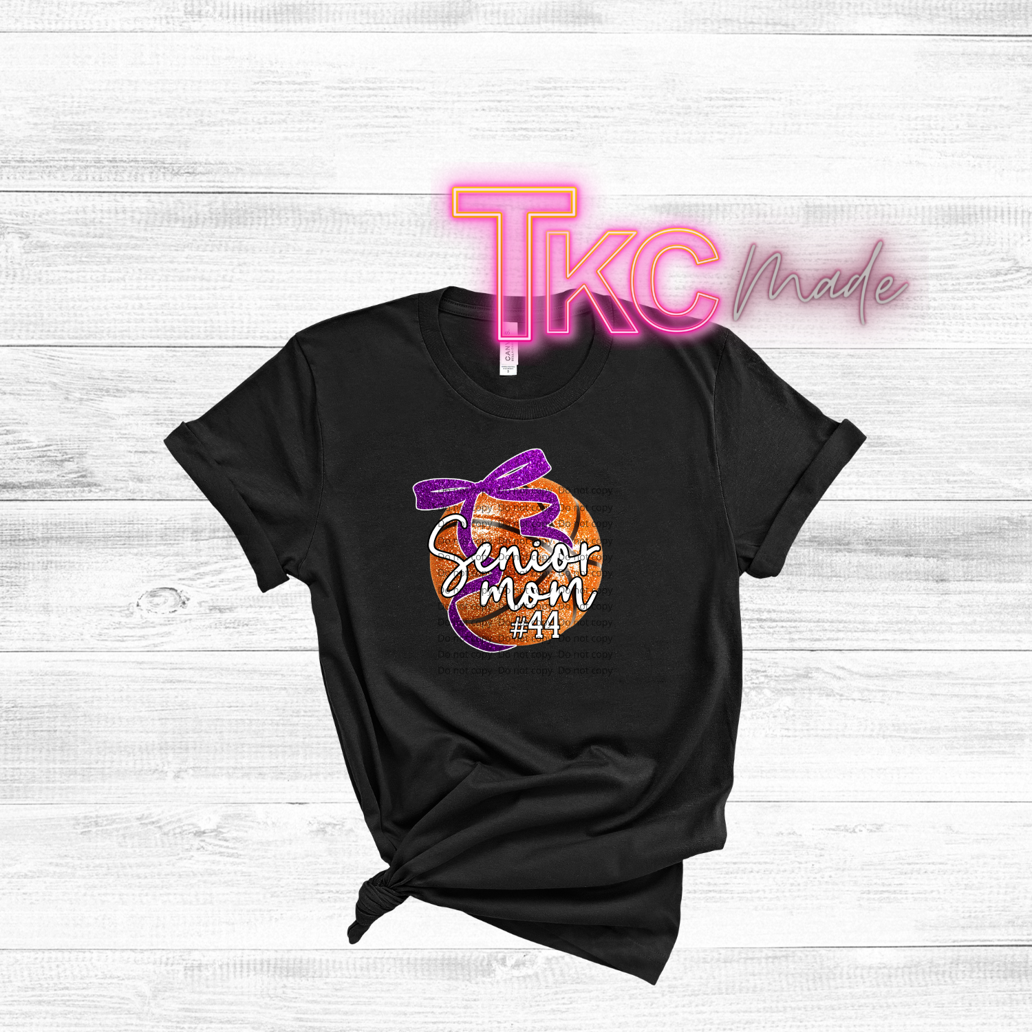 Black t-shirt with 'Senior Mom #44' basketball design on a white wooden background